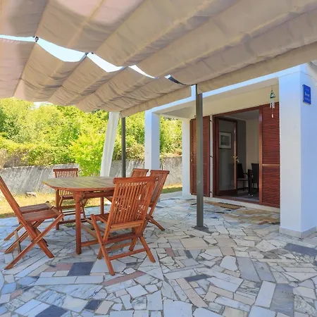 아파트 Landikusic By El-pi Tours 니바이스